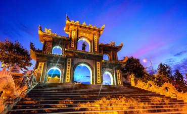 Danang & Hoi An Tour: Beaches, Culture & Heritage Danang & Hoi An Tour: Beaches, Culture & Heritage