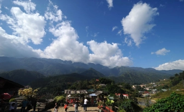 Sapa Tour by Train & Bus: Trekking & Ethnic Villages